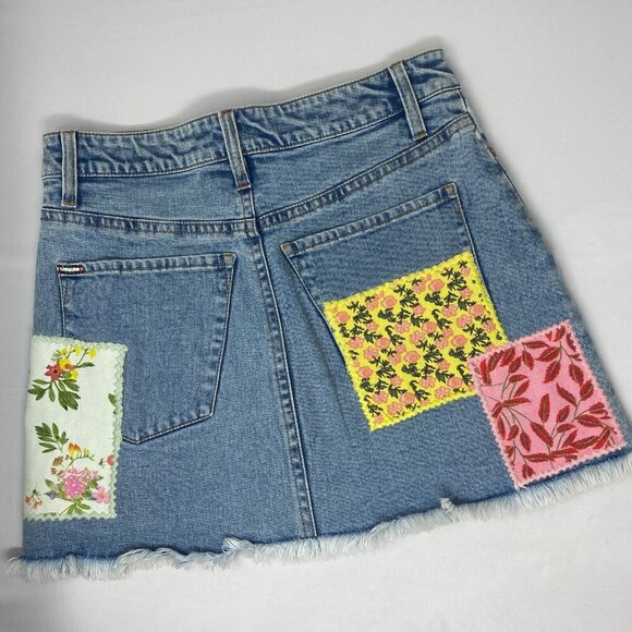 Alice + Olivia Parchwork Route 66 Denim Skirt 25 - Picture 3 of 10